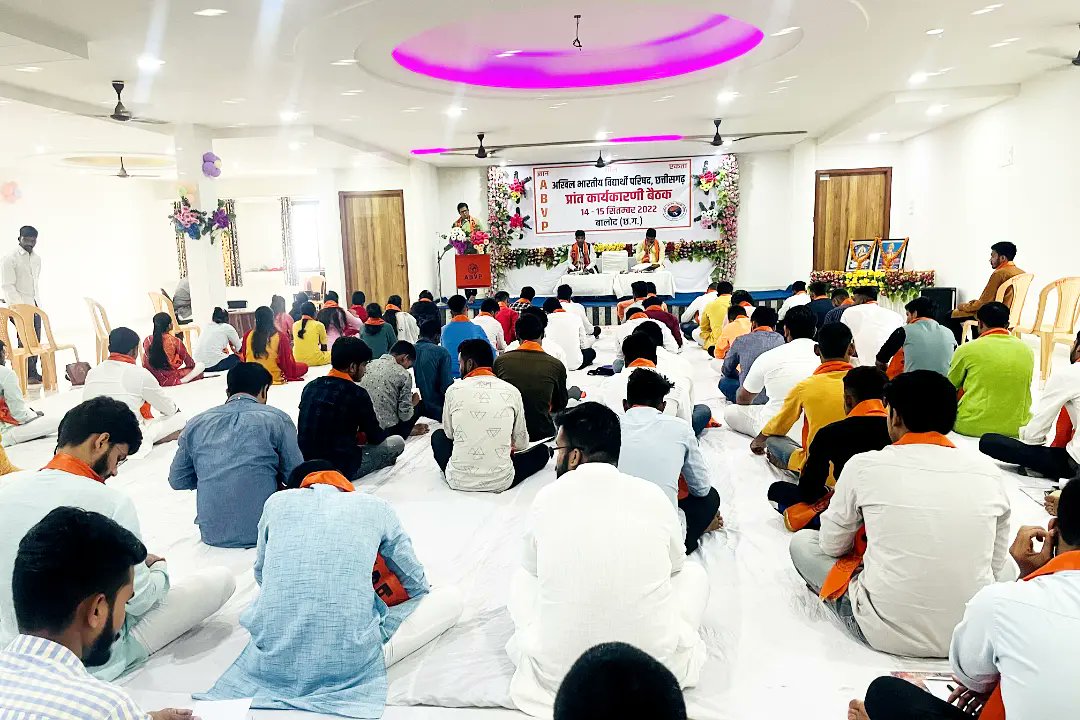 abvpcg's tweet photo. अभाविप छत्तीसगढ़ प्रदेश कार्यकारिणी बैठक का शुभारंभ प्रांत अध्यक्ष श्री अमित बघेल जी, प्रांत मंत्री श्री मनोज वैष्णव जी एवं प्रांत संगठन मंत्री श्री प्रदीप मेहता जी द्वारा दीप प्रज्वलित कर की गई। https://t.co/M79aFDDEzS