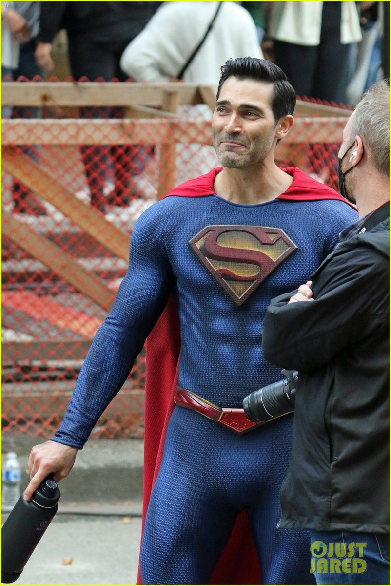 ThinkSupermanTH's tweet photo. #SupermanAndLois on Set 

@tylerhoechlin 

© Just Jarred (3/) https://t.co/7CdIsZPqQI