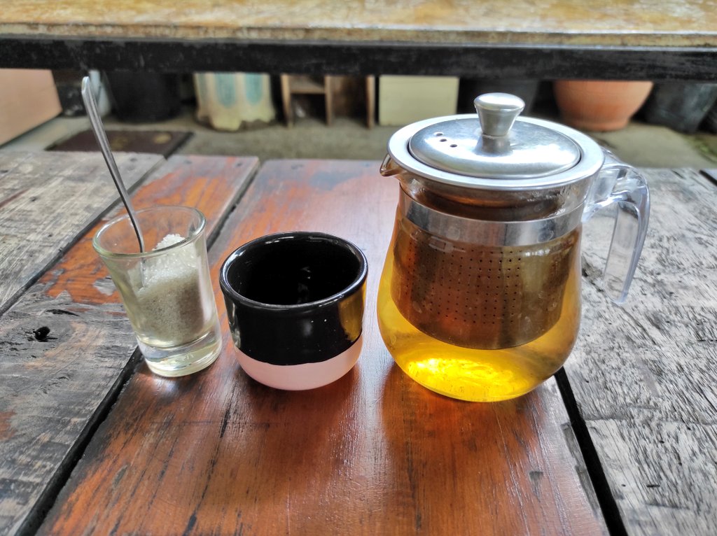 Widino's tweet photo. HIDDEN GEM TEA HOUSE DI BATU

Demi apa hari terakhir di Batu nemu satu-satunya kedai teh di Kota Batu 😭

Tempatnya biasa, tapi ambience-nya enak bgt, di bawah lereng Gn Panderman. Gw pesen artisan tea mix black tea + nanas + minyak nanas + mint, meninggoy enak bgt rasanya 😭 https://t.co/nPsG5drNpe