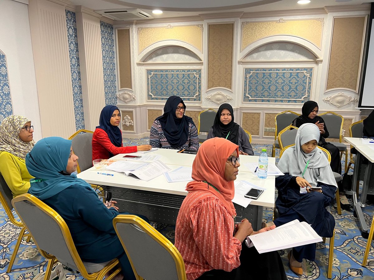 Scenes from this week's kick-off workshop on the forthcoming Maldives #APOHiT convened in the Maldives which brought together participants from the MoH and external researchers, writers, and editors. @WHOMaldives @N_Asgari @timarthias