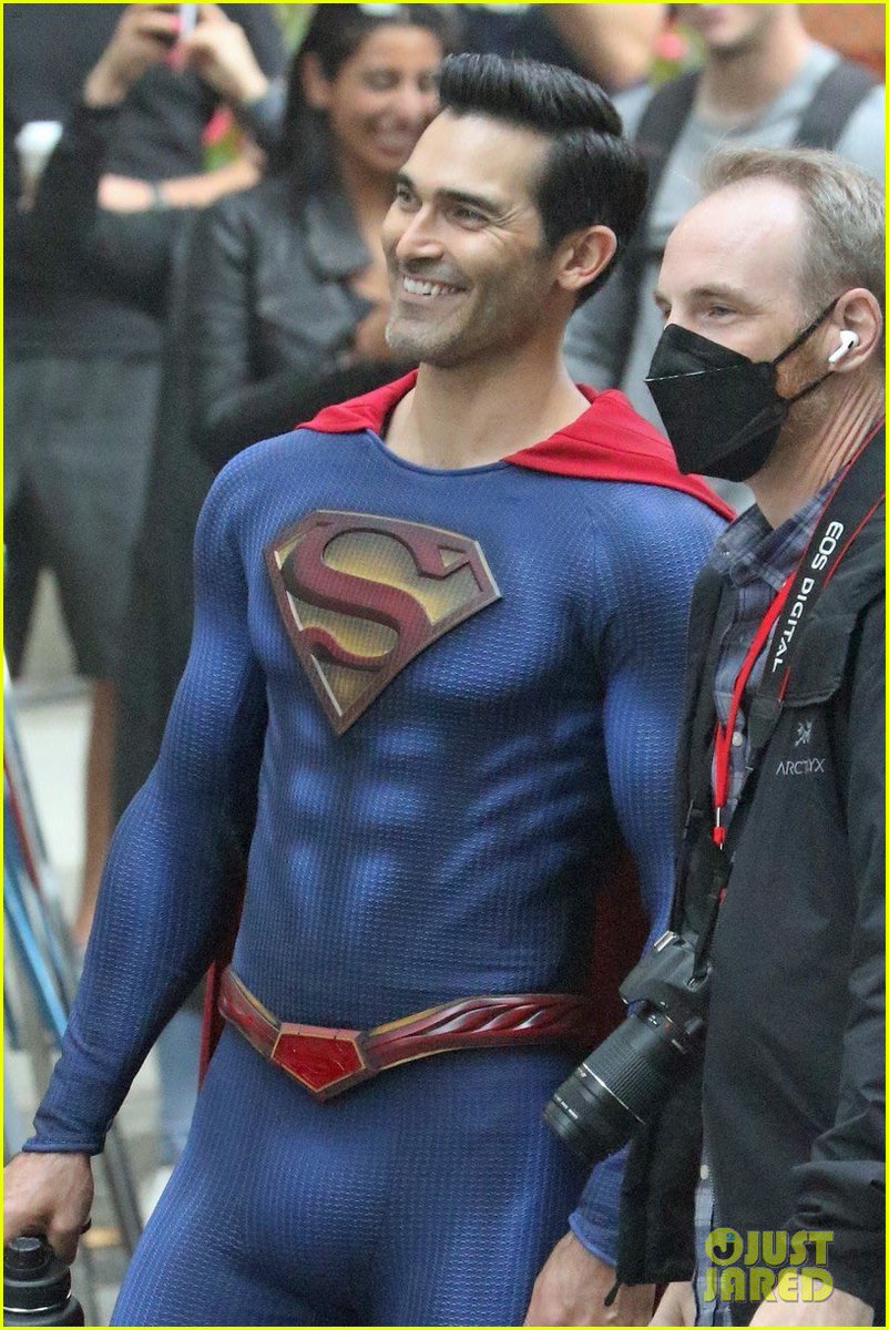 ThinkSupermanTH's tweet photo. #SupermanAndLois on Set 

@tylerhoechlin 

© Just Jarred (1/) https://t.co/BaGIkKgxwK