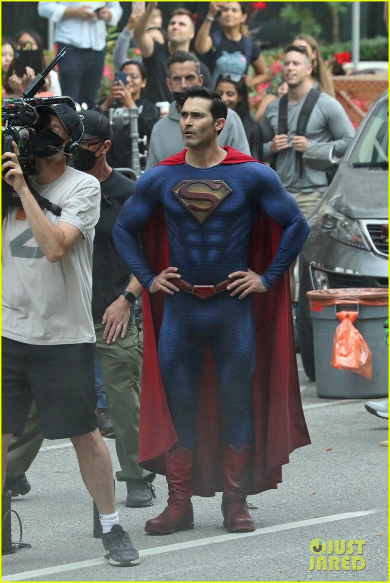 ThinkSupermanTH's tweet photo. #SupermanAndLois on Set 

@tylerhoechlin 

© Just Jarred (2/) https://t.co/TeRDbQ2JuI