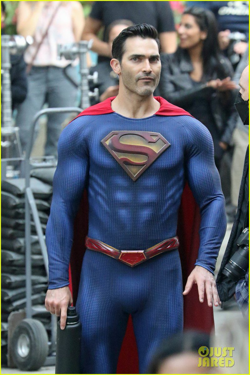 ThinkSupermanTH's tweet photo. #SupermanAndLois on Set 

@tylerhoechlin 

© Just Jarred (4/) https://t.co/jPyCiLILGj