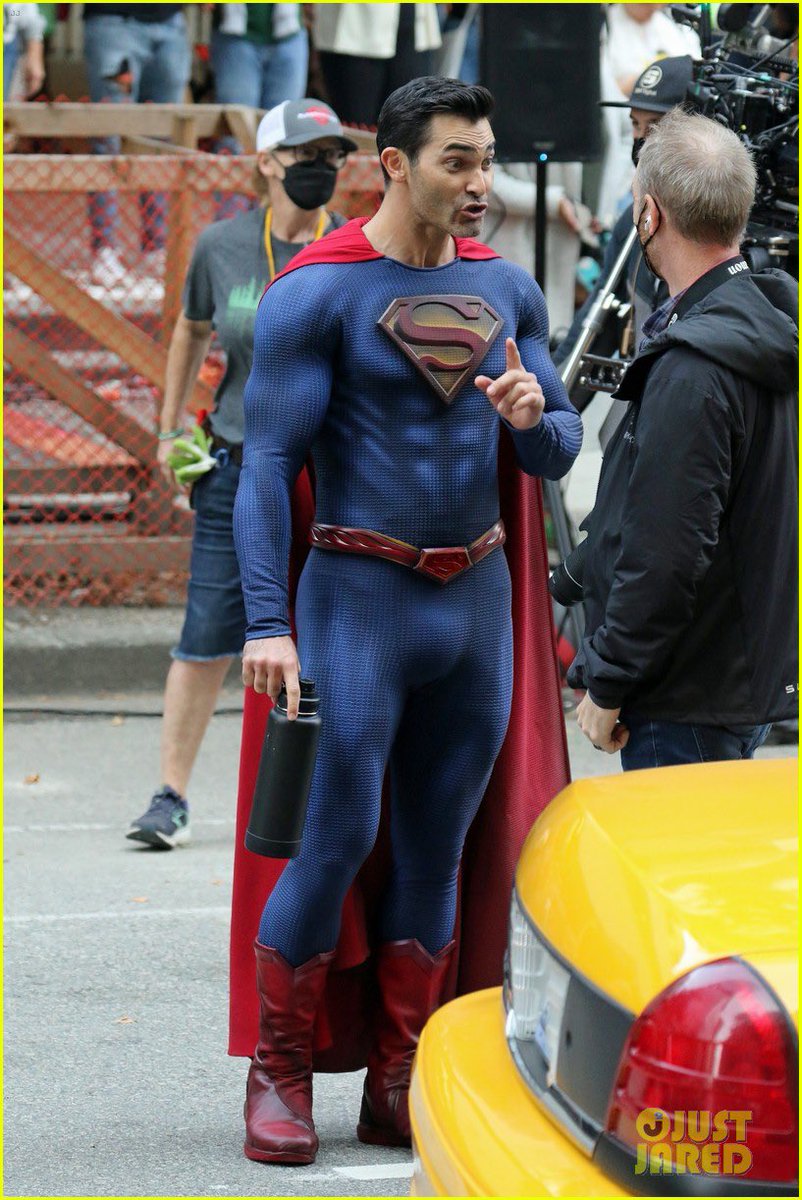 ThinkSupermanTH's tweet photo. #SupermanAndLois on Set 

@tylerhoechlin 

© Just Jarred (4/) https://t.co/jPyCiLILGj