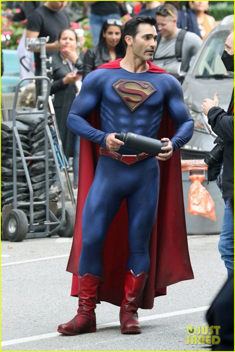 ThinkSupermanTH's tweet photo. #SupermanAndLois on Set 

@tylerhoechlin 

© Just Jarred (5/) https://t.co/xIa2TQ7e5n