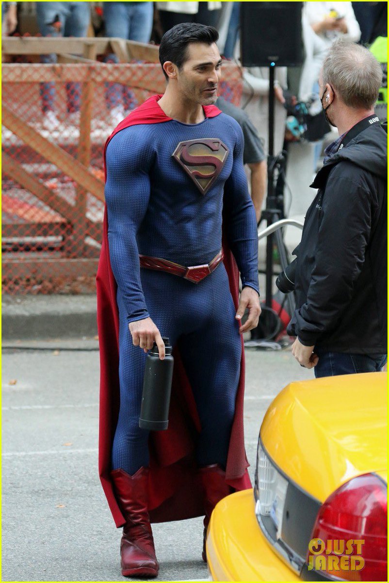 ThinkSupermanTH's tweet photo. #SupermanAndLois on Set 

@tylerhoechlin 

© Just Jarred (5/) https://t.co/xIa2TQ7e5n