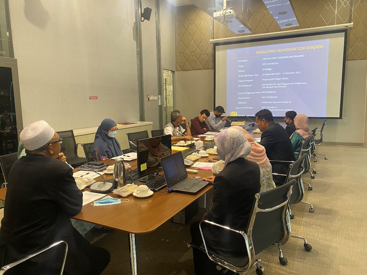 JKR_CKM's tweet photo. 9.9.2022: Sesi Penyerahan SST secara 2 dalam 1 yang disempurnakan oleh Pengarah Kanan CKM bagi Kerja-Kerja Menaiktaraf dan Penggantian Sistem Lif di Hospital Melaka, Melaka (Tender Semula). Turut hadir Pengarah Khidmat Pakar CKM, JMPK BPPPKB @zalina_my &amp; KJMN JKR Melaka. https://t.co/WdTMJwSKee