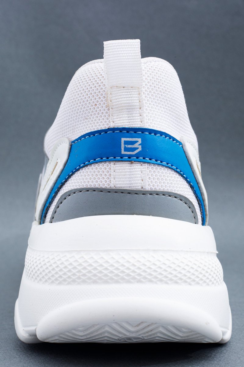 bigfox_co's tweet photo. Sneakers speaks louder than words, isn't it?

Shop now at: https://t.co/uEzzn8xaXs
.
.
#BigFox #menshoes #mensfashion #menshoesindia #footwearindia #shoesindia #indianfootwear #mensstyle #mensshoes #menstyle #menfashion #menswear #shoes #sneaker #sneakers #SneakersForChange https://t.co/CqMiQt0ffg