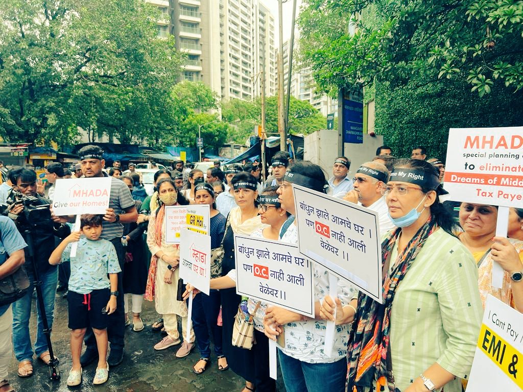 vinitpadia06109's tweet photo. @Dev_Fadnavis @Devendra_Office @mieknathshinde @BJP4Maharashtra @PMOIndia @PMAYUrban @MoHUA_India This is what taxpayers have to bear beyond taxes. The 5% of 130 crore people of India have to resort to a Morcha to get legal homes #EktaTripolis #KalpataruRadiance @theluxorbuyers https://t.co/V5verBZQ8N