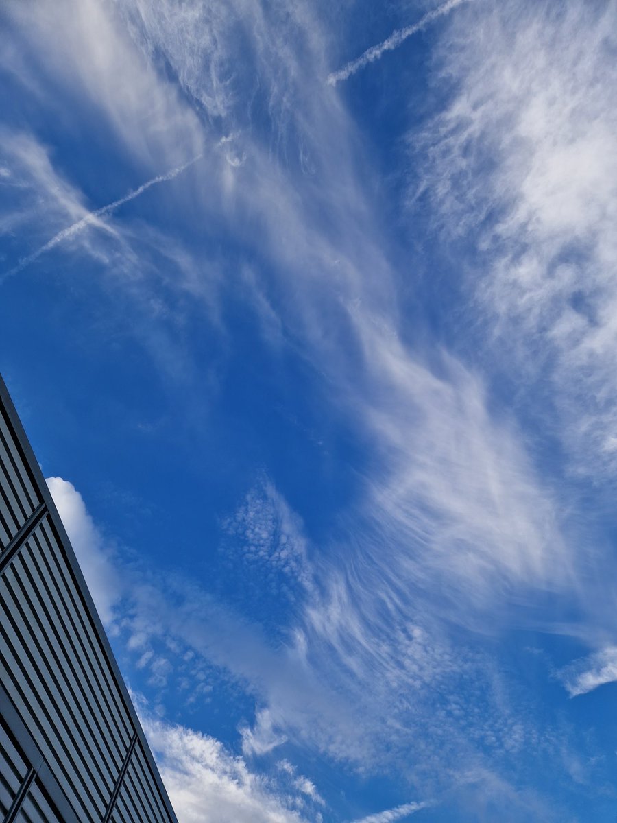 frederickh931's tweet photo. @Lauratobin1 sky over huntingdon Cambridgeshire https://t.co/EIKJHhHaOZ