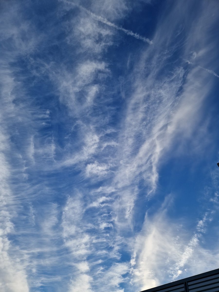 frederickh931's tweet photo. @Lauratobin1 sky over huntingdon Cambridgeshire https://t.co/EIKJHhHaOZ