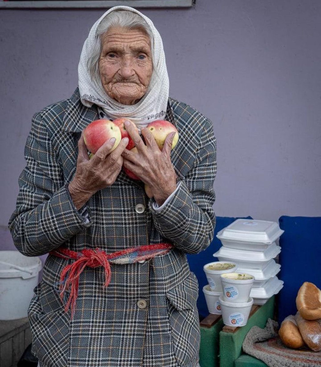 Mariana_Betsa's tweet photo. Proskovia is 92. She survived WW   II. She lives in the east of Ukraine under constant Russian shelling. All the apples from her garden she gave to Ukrainian defenders #StopRussia #StandWithUkraine https://t.co/ngyrcOG8bd