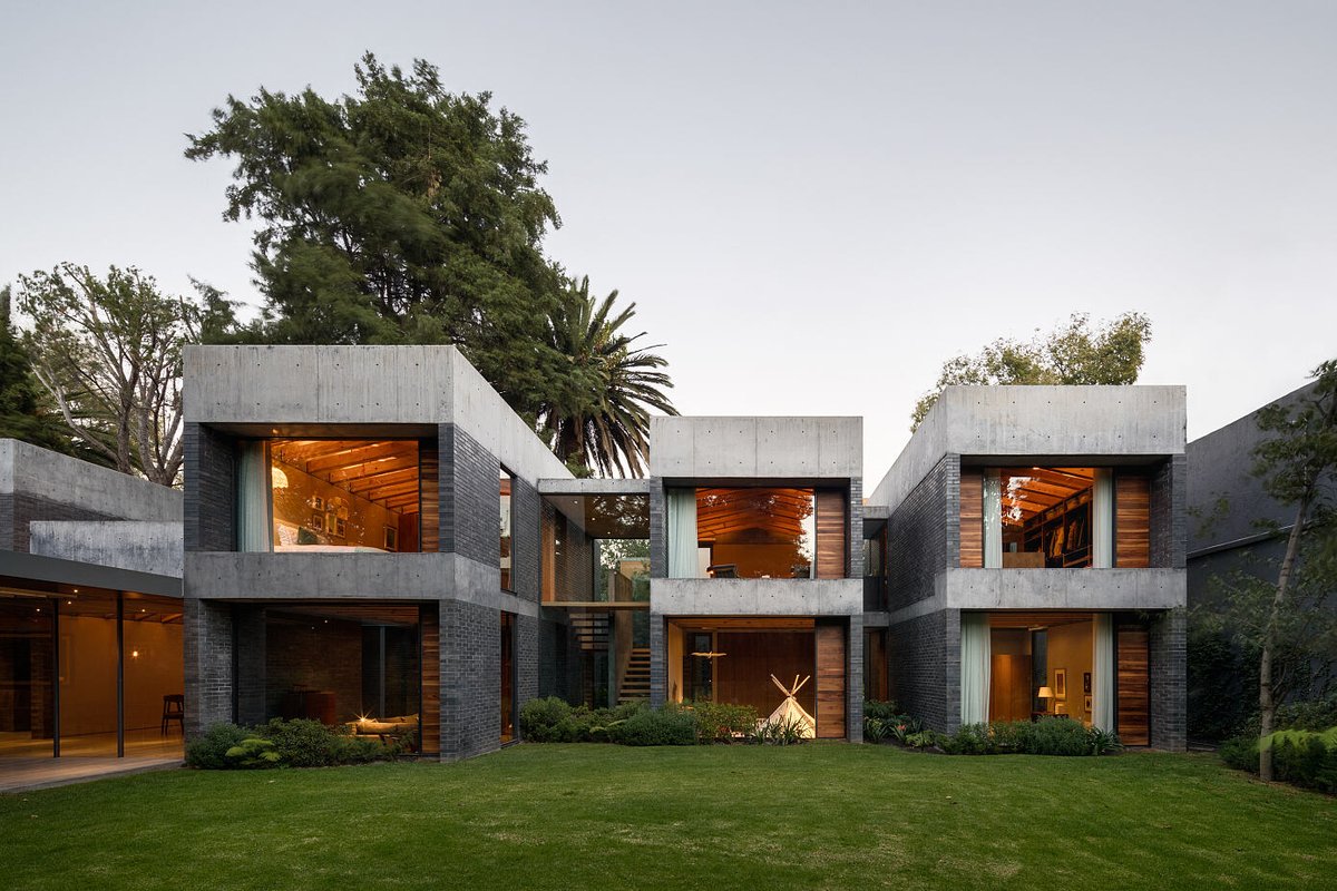 HomeAdore's tweet photo. CMR House by Estudio MMX

https://t.co/xsb6xuynrR 

#interiordesign #homedecor #architecture #home https://t.co/9MfjBYNB8A