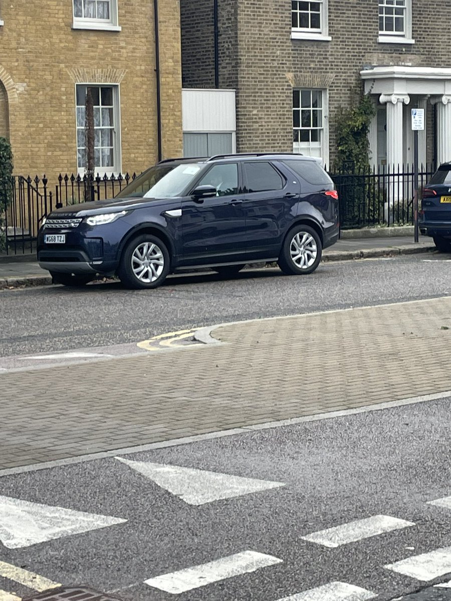 forgiok's tweet photo. @KwasiKwarteng given the #EnergyCrisis please can you ask your detail not idle their engine out the front #ClimateEmergency https://t.co/jHnYsAb6nX