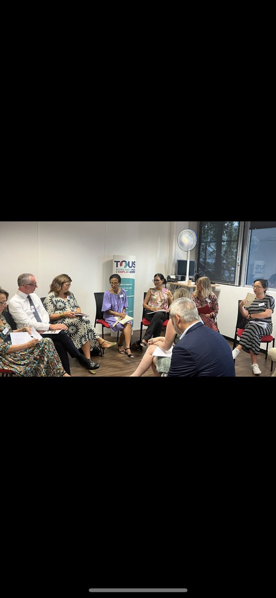 VINET1's tweet photo. @Synergie et @POLE EMPLOI PAYS DE LOIRE ont signé un accord régional qui va renforcer notre collaboration historique. Ceci en faveur des demandeurs d’emploi et permettra également de répondre aux pénuries de compétences sur certains métiers.  
Merci à @mchongwanumeric https://t.co/IdXym1IC9J