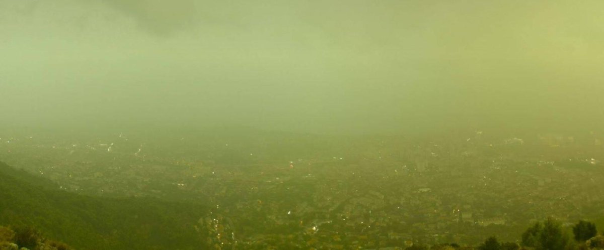 L'incroyable image de Toulon sous le déluge ce mercredi matin varmatin.com/meteo/lincroya…