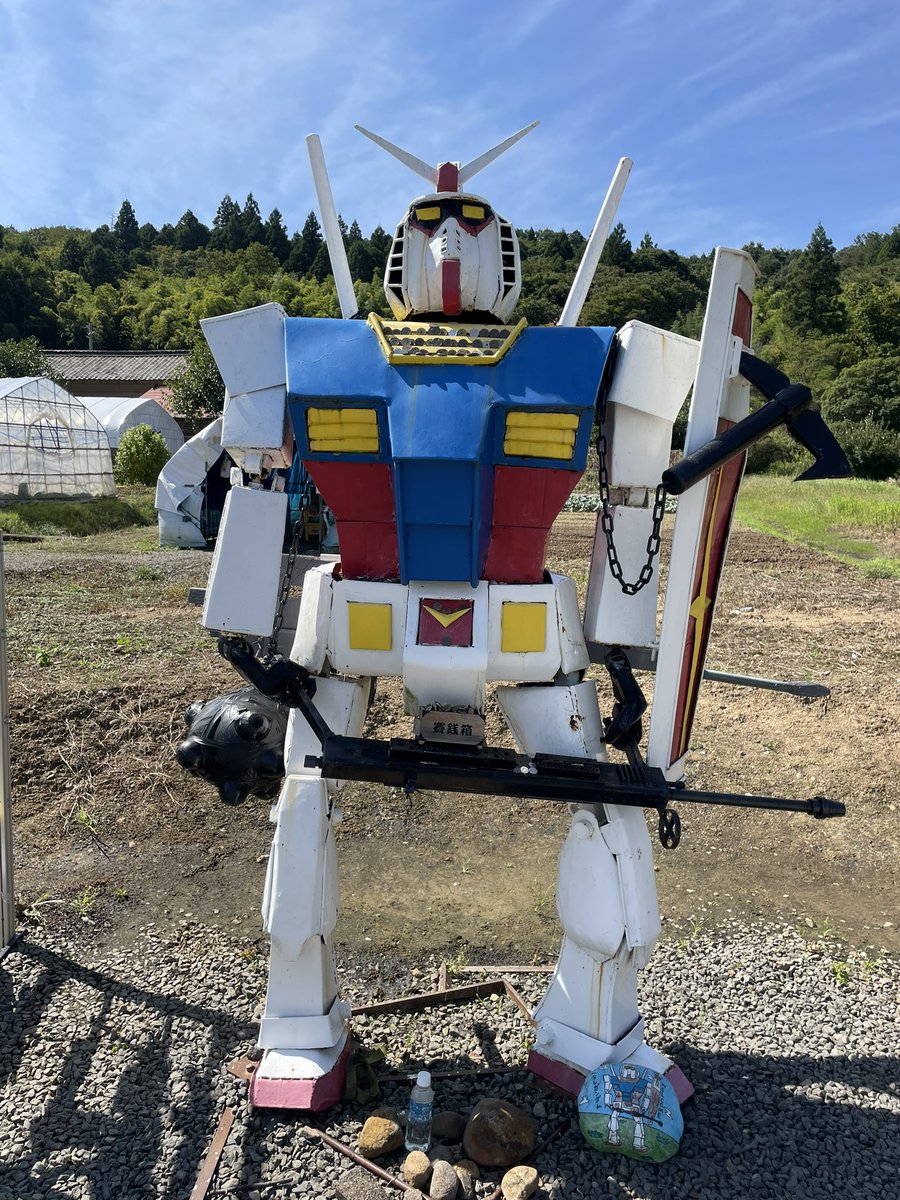 KENGAMES15's tweet photo. 福島市のヘタレガンダム。
何故か賽銭箱あってビックリした😳

Japanese Noodle ZENの塩ラーメン。
ダシがかなり効いてて美味しかった。。 https://t.co/TAfOAhQgzb