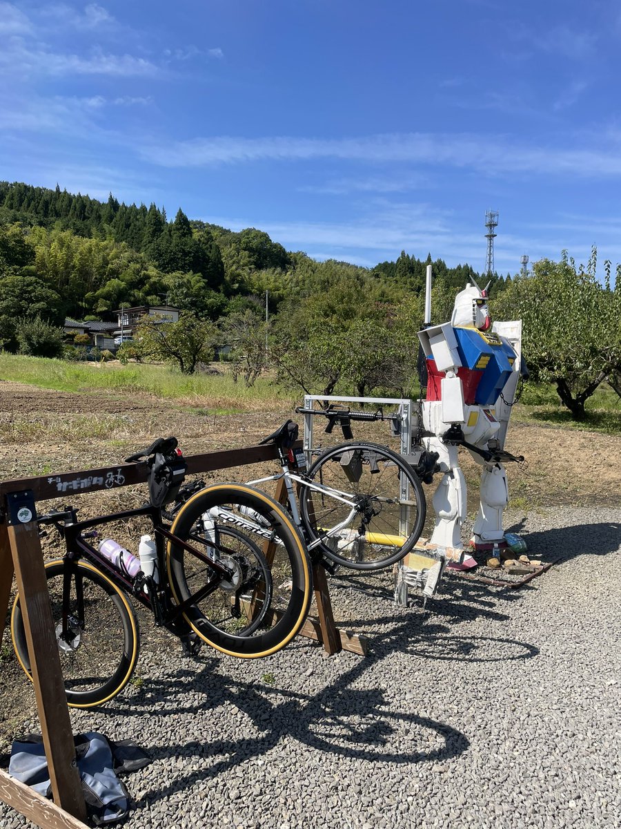 KENGAMES15's tweet photo. 福島市のヘタレガンダム。
何故か賽銭箱あってビックリした😳

Japanese Noodle ZENの塩ラーメン。
ダシがかなり効いてて美味しかった。。 https://t.co/TAfOAhQgzb