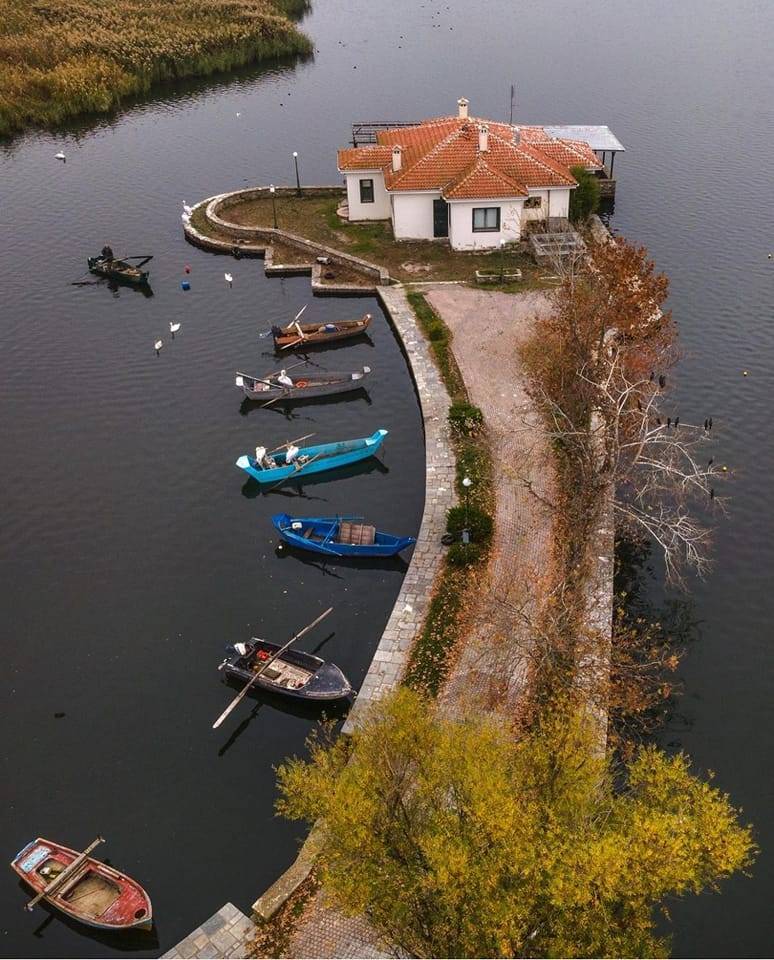 John300470's tweet photo. Mavrochori, Kastoria Lake, Greece 🇬�� https://t.co/QBl2SZ8g1R
