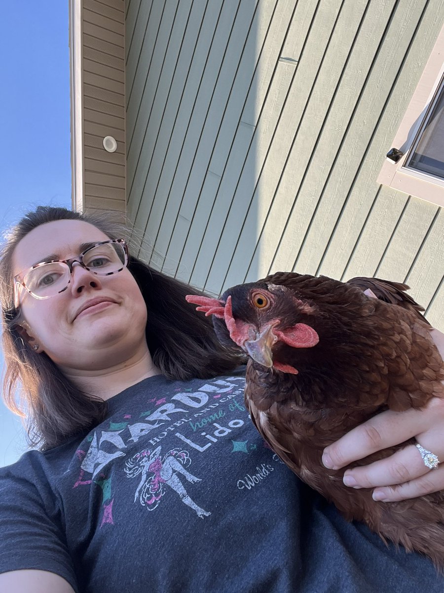 Atomic_Foxx's tweet photo. I got to hold a chicken. Her name is Noodle and we are besties now. https://t.co/KZeecNHMRz