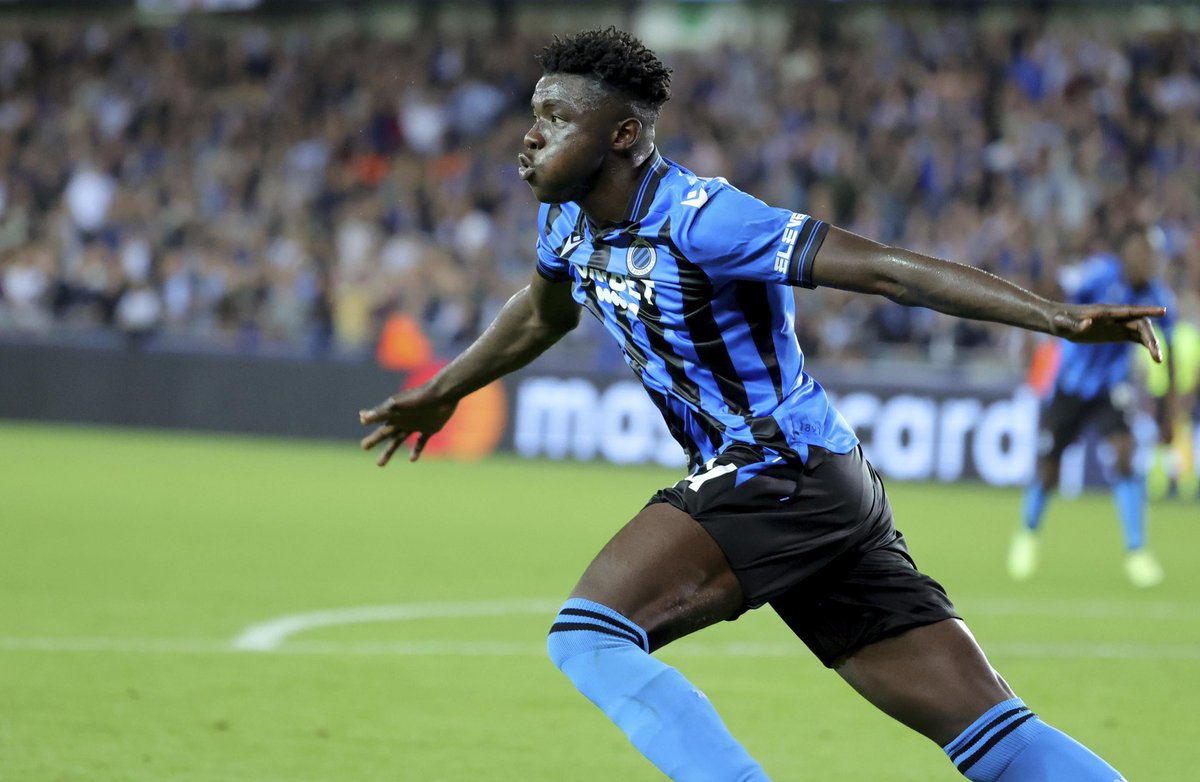 PParlonsfoot's tweet photo. Le Club Brugge continue d’impressionner après avoir battu le Bayer Leverkusen (1/0) le club belge a corrigé hier le FC Porto chez eux (1-4)
Bruges est 1er de sa poule avec 6 points avant d’entamer une double confrontation contre l’Atletico de Madrid
#Brugge #FCPCBKV https://t.co/HhN7AHApDQ