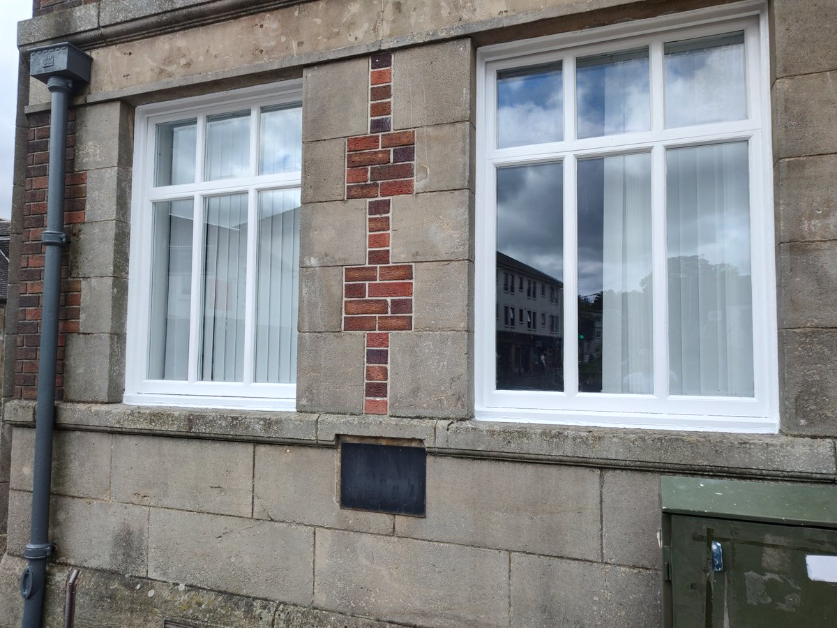 optimusdecor's tweet photo. Some more external work on east kilbride main street https://t.co/3YQhORSIG2