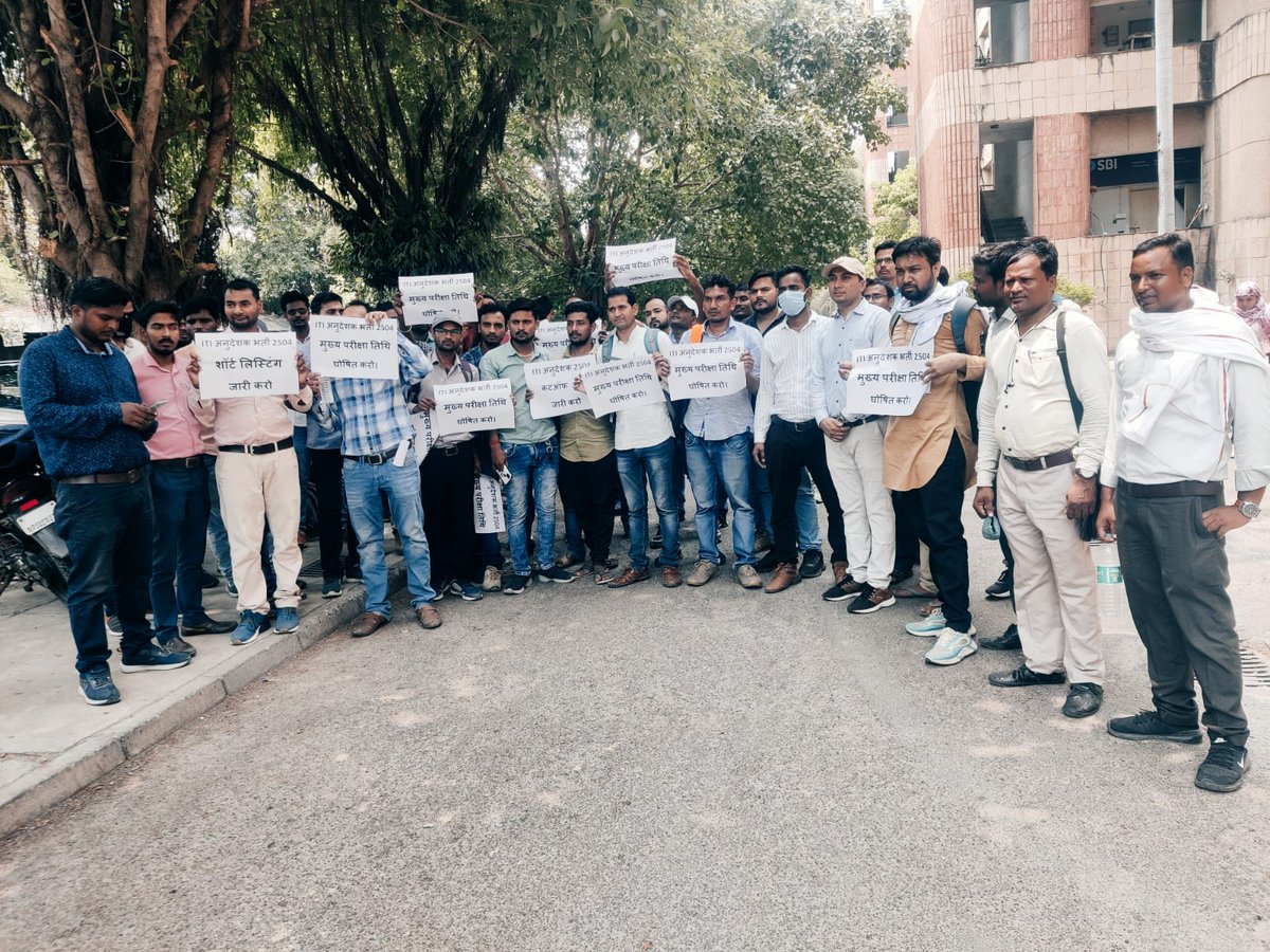 smishra1992's tweet photo. @pravir_kumar  upsssc ITI Instructor-2504 Vacancy
 परीक्षा की तिथि अभी तक घोषित नही होने से अभ्यार्थी मायूस।कृपा आप संज्ञान में लेके परीक्षा करवाकर 7 साल बाद निकली भर्ती को पूरी करवाने की कृपा करे।
@KapilDevBjp @myogiadityanath @UPSSSC @aajtak @74_alok https://t.co/qlc3wlvoQZ