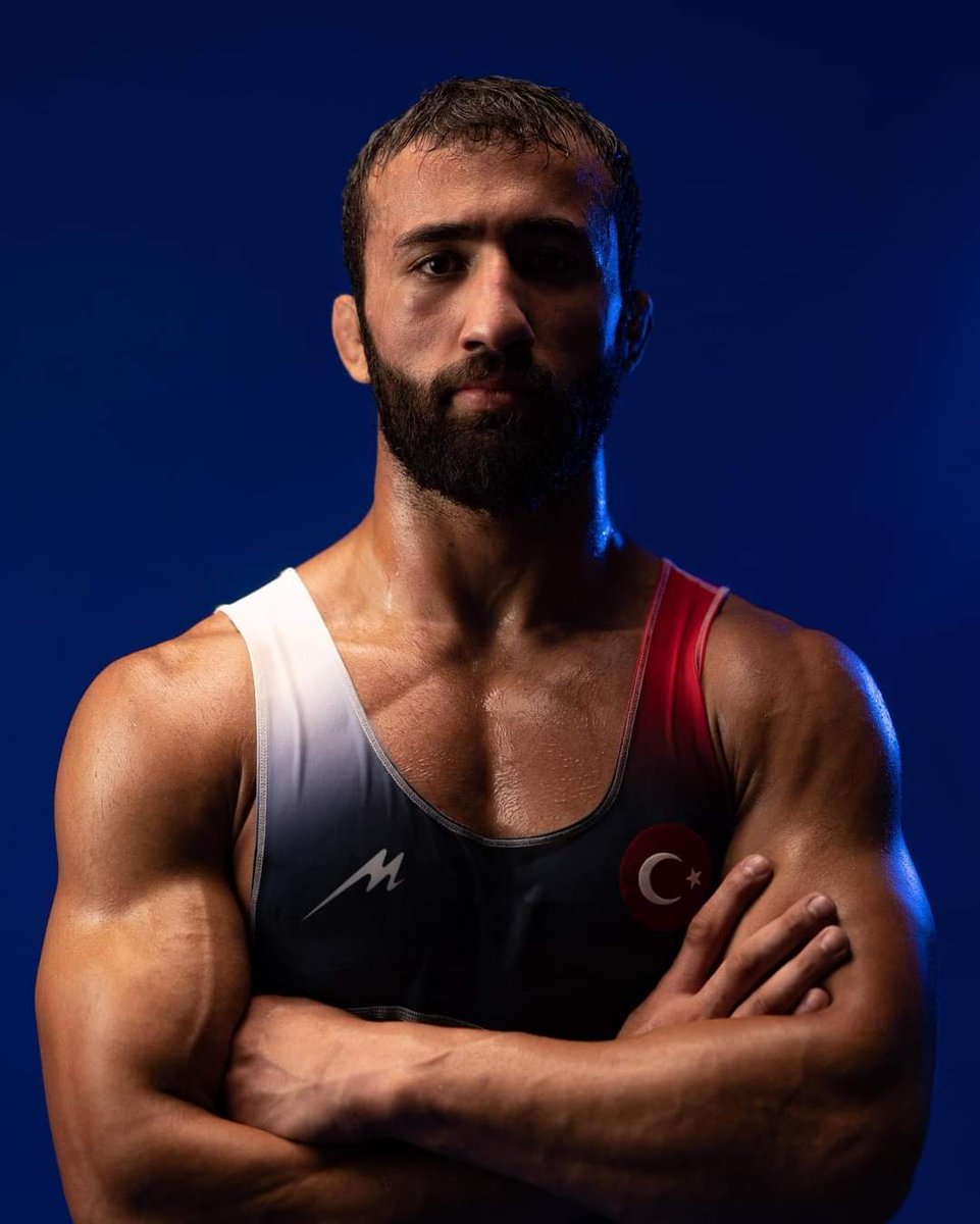 Burhan Akbudak Dünya Şampiyonu ! 🥇 Burhan Akbudak Sırbistan / Belgrad 'ta düzenlenen Dünya Güreş Şampiyonası'nda GrecoRomen Stil 82 Kg finalinde Özbekistanlı jalgasbey Berdimuratov'u 7-6 mağlup ederek altın madalyanın sahibi oldu! 👏👏 #WrestleBelgrade | #TheHomeOfWrestling