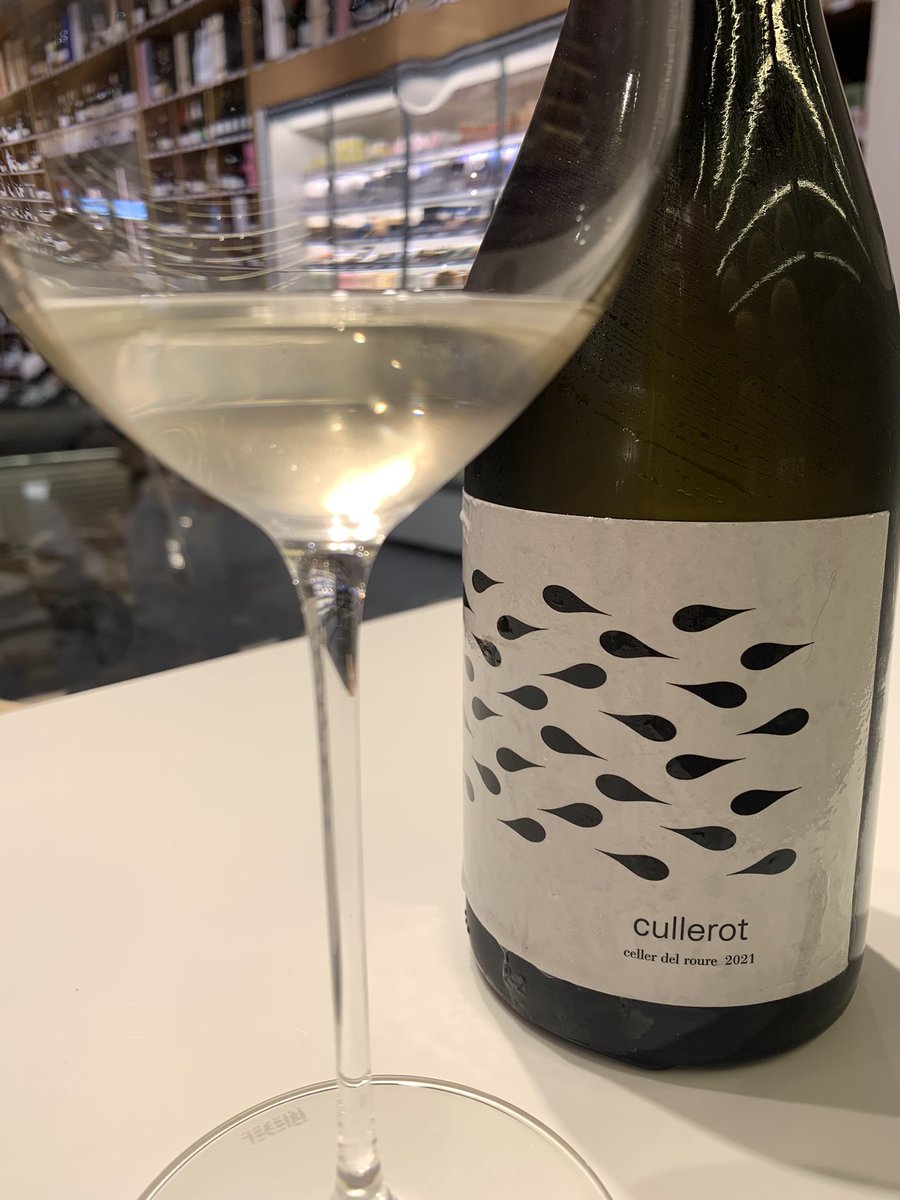 _juanjo82_'s tweet photo. 🏰 Celler del Roure
🍷 Cullerot 2021
🗺 #dopvalencia
🍇 #pedroximenez #macabeo #verdil #merseguera #malvasía #chardonnay

🎯 550-700 metros sobre el nivel del mar en suelos franco arenoso, franco arcillosos y calizo arenoso con viñas de 20-40 años y en cultivo ecológico. https://t.co/WAT7qrBdOE