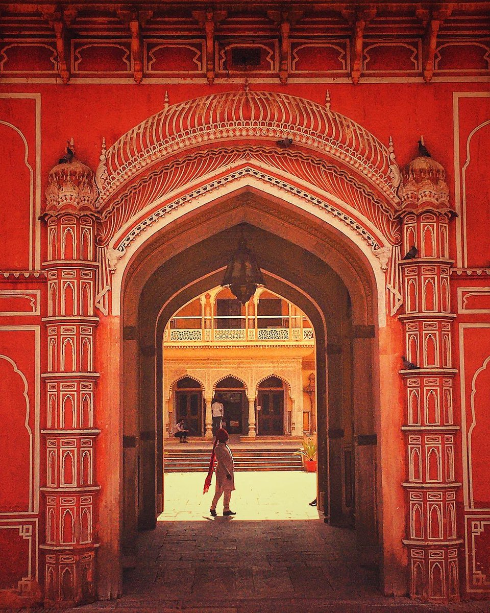 JprCityPalace's tweet photo. Doorway to a timeless spaceβ¨
#TheCityPalaceJaipur is a testament to the glorious heritage of royal Rajasthan π«
#VisitUs and explore the many treasures hidden within these iconic pink walls.
#ThingsToDoInJaipur
.
.
.
.
Repost- sandyz_picasa on #instagram https://t.co/qgLwSoTtaF