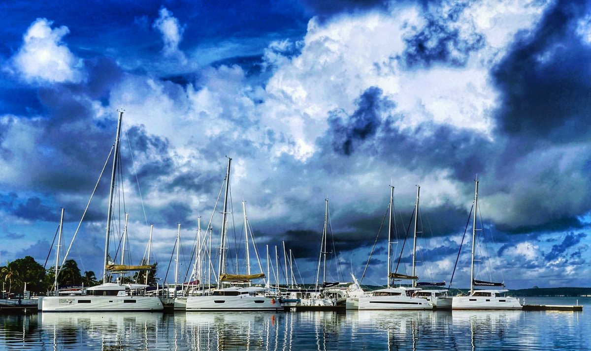 multihullmgr's tweet photo. Bali 4.0 - Nautitech 40 Open - Saona 47 - Lagoon 46 on the same dock
#bali40 #balicatamarans #nautitechcatamarans #nautitech40open #saona47 #fountainepajot #lagooncatamarans #multihull https://t.co/YEbPfrkadJ