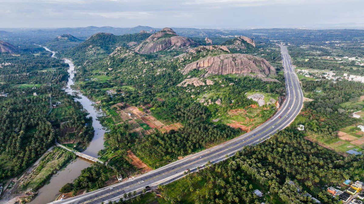 ಮೈಸೂರು-ಬೆಂಗಳೂರು ಹೆದ್ದಾರಿಯಲ್ಲಿ ಬರುವ  ರಾಮನಗರ-ಚನ್ನಪಟ್ಟಣ ಬೈಪಾಸಿನ ವಿಹಂಗಮ ನೋಟ!

#mysuruonline #mysuru #bengaluru #expressway