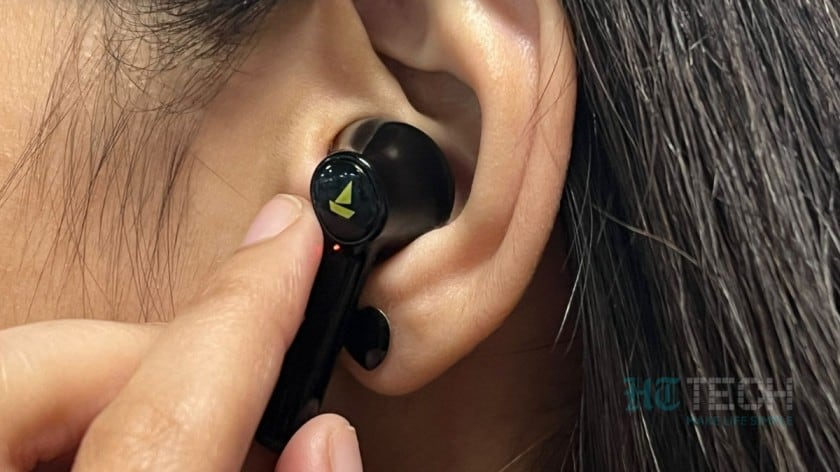 HTTech's tweet photo. .@RockWithboAt Airdopes 131 Batman DC Edition review: The one we need right now!

#BoAtAirdopes131BatmanDCEdition a budget TWS earphones which double up as a cool collectible

But is that enough to make it a must-buy? @a_kash19 tells. @TheBatman 

Details: https://t.co/37BFBfBFjK https://t.co/92vErm07q5
