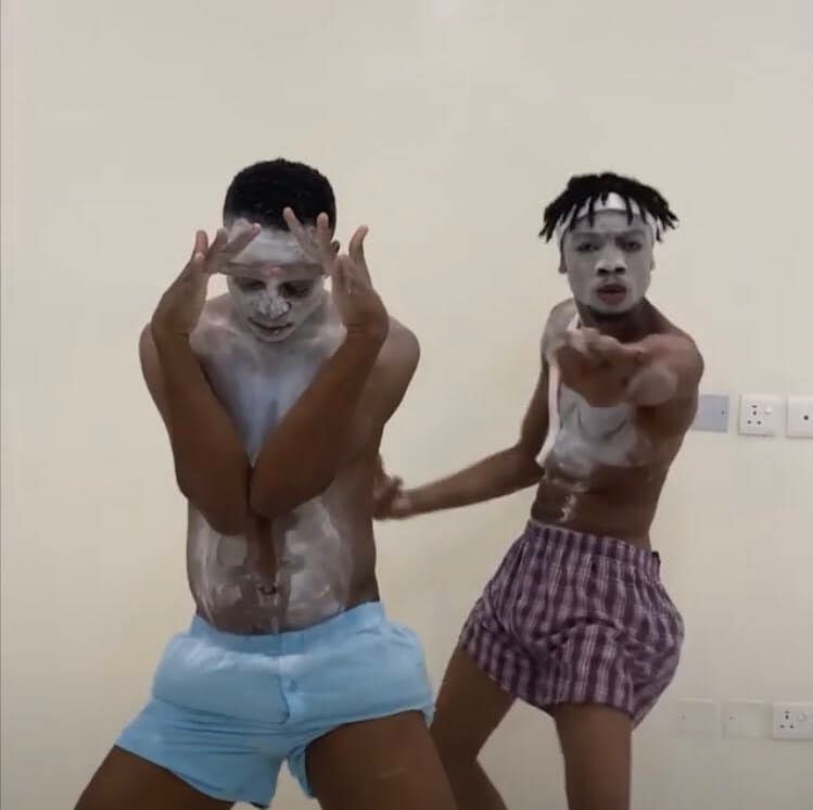 SunmosMedia's tweet photo. My mood when I realise 🕺🕺 #jaiyebygodyhans @godyhans sweet pass any song.  Stream below https://t.co/iGOrg09Kqg https://t.co/CESeBhrQlJ