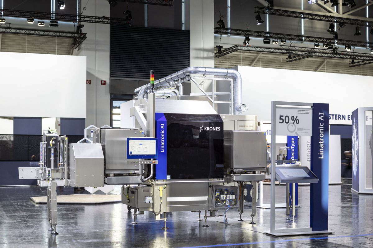 KronesAG's tweet photo. Meet the first of its kind - our #Linatronic AI 🤩
Equipped with a neural network and trained with deep learning for the highest precision in detecting empty containers!👀Visit us and take a closer look in hall B6!🏃 #GermanBlingBling #Krones #KronesAG #drinktec https://t.co/BffGkxFgvO
