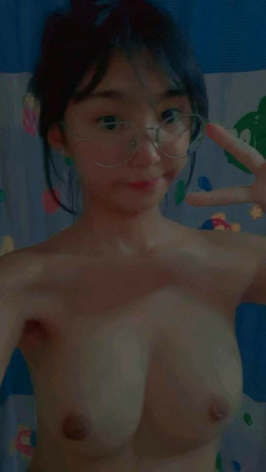 bemay69's tweet photo. Cô em họ mới lên ở cùng ☺️☺️ https://t.co/9M8LALA0FZ