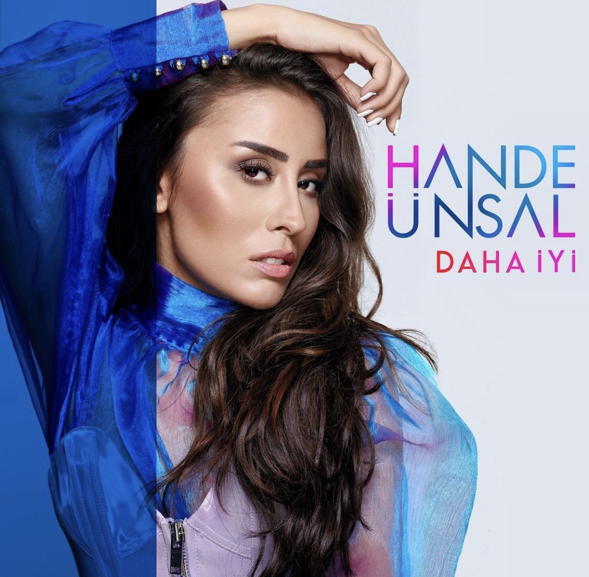 terziogluworks's tweet photo. Hande Ünsal #dahaiyi kapak 💙✌🏻 @benhandeunsal https://t.co/DffPqtG63i