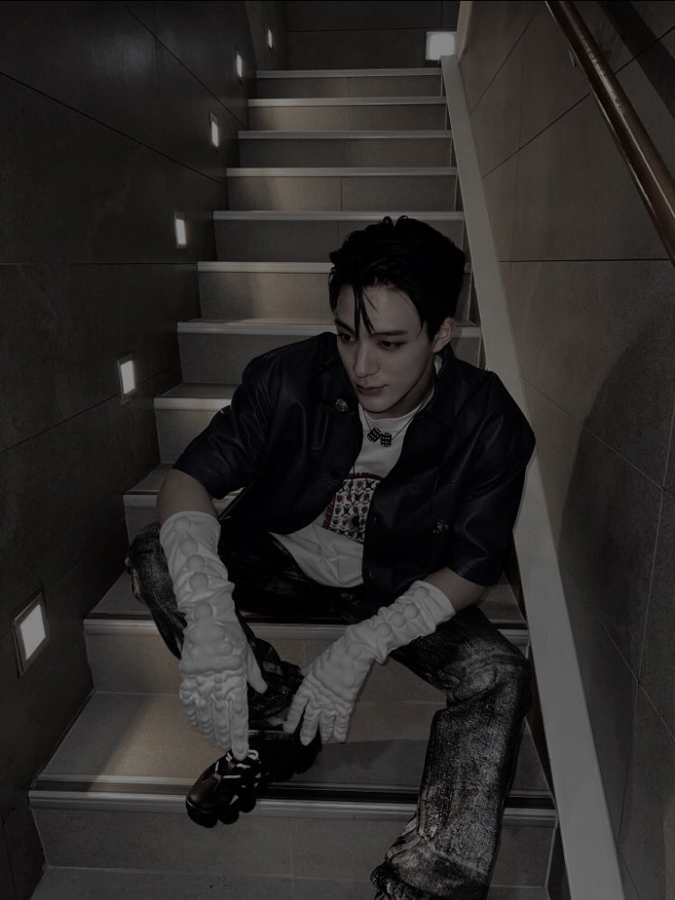 took these after we finally wrapped up our stage at music core. this fit suits me nicely, don't you think?