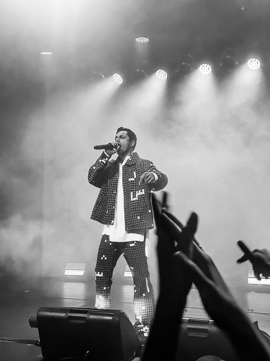 arizvii's tweet photo. @rizwanahmed Thank you for coming to Brooklyn!!!!! Here’s a photo I took of your beyond brilliant performance, hope you like it! ✌️ https://t.co/g0N4l1xWEo
