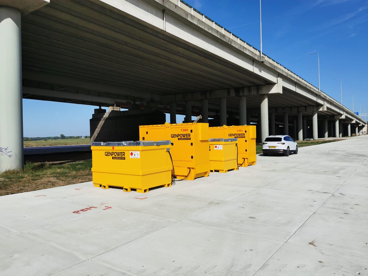 GenpowerBV's tweet photo. Voor een project mochten wij 2x een Cleanergy! Hybride aggregaat leveren. Aggregaat met stage 5 motor en batterijpack zijn in één kast geïntegreerd. Meer informatie 👉 https://t.co/eV7XpnLfns #daarkrijgjeenergievan #cleanergy #hybride #aggregaat #stage5 #batterijpack https://t.co/1NsGGWAVEJ