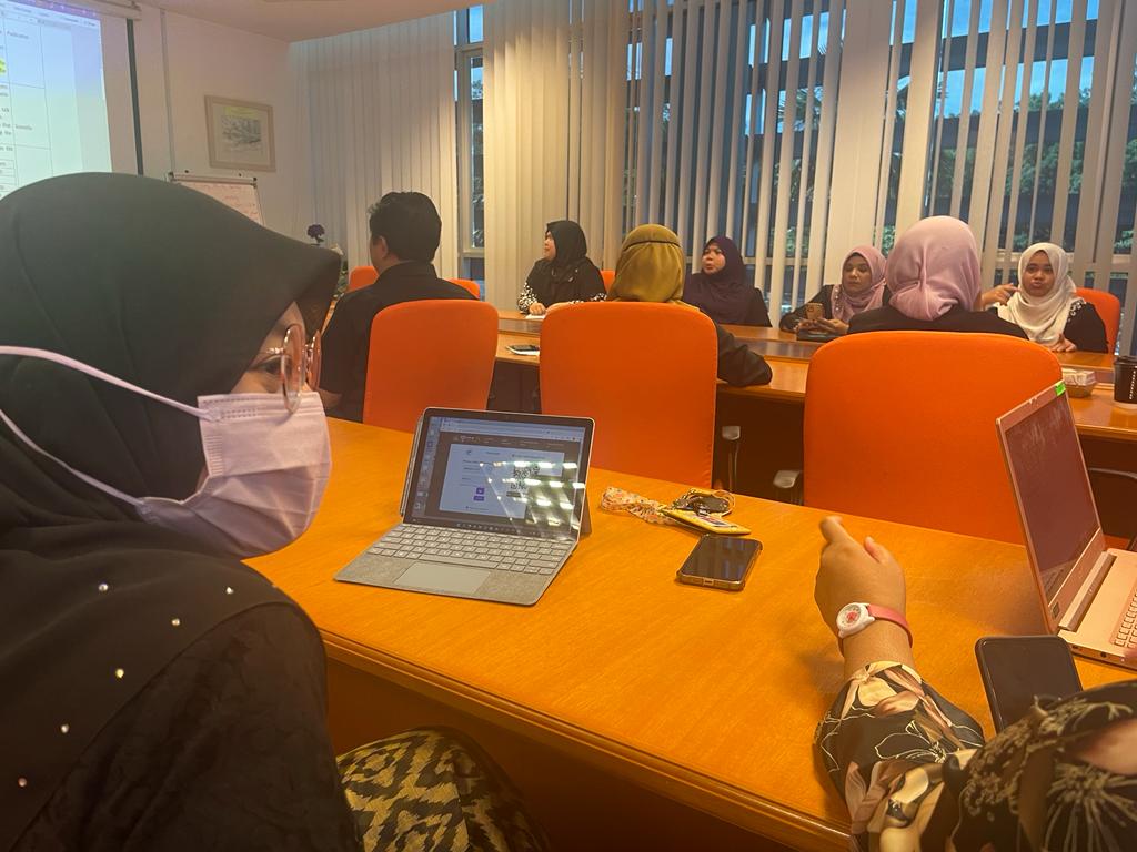 IabsUpm's tweet photo. IABS UPM team hard at work, in action. 
Great moments, fantastic cooperation, interesting personalities. 

Getting ready to fire up and boost our outreach. 

#iabs2022 
#universitiputramalaysia 
#universitasbrawijaya 
#behindthescene 
#iabsUPM2022team https://t.co/JElpkt29NM