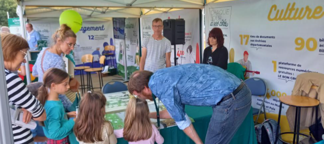 Les archives départementales étaient présentes à la 86e Foire agricole de Sedan (08/09/10 Septembre 2022) avec un jeu sur la généalogie et un atelier paléographie (étude des écritures anciennes) par notre équipe de spécialistes.