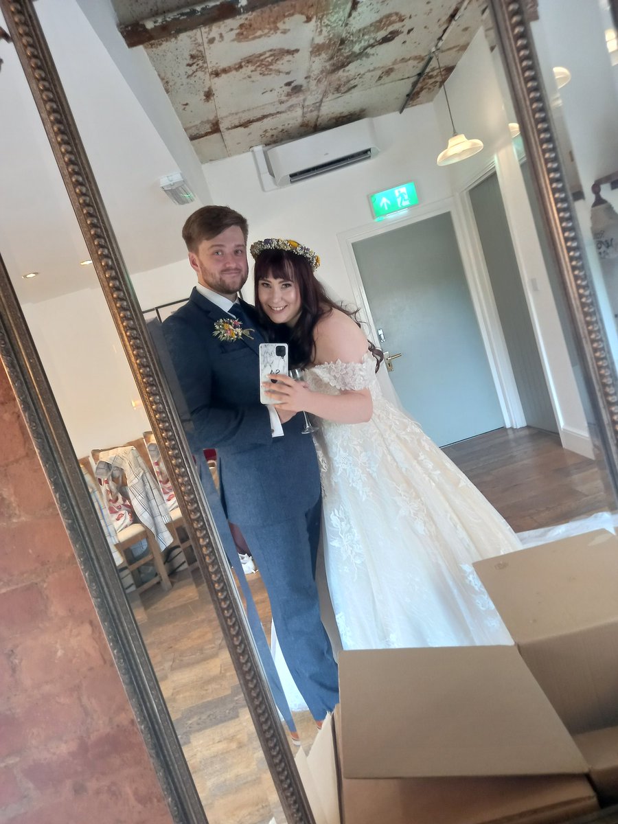 StephFernAllen's tweet photo. 11 years after after met, we got hitched! https://t.co/qOKJI96hGp
