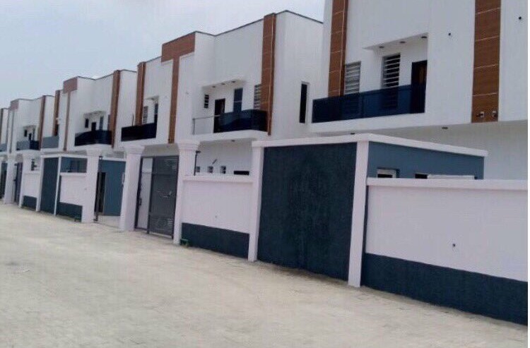 property_abode's tweet photo. As the year is coming to an end, dont be left out. You can also be a land or property owner too. Visit our offices on SJ complex opp. Makindye Military barracks or contact us on 0757994000 or 0778977686 for the best deals in town. #mzee https://t.co/H6TTps34KS