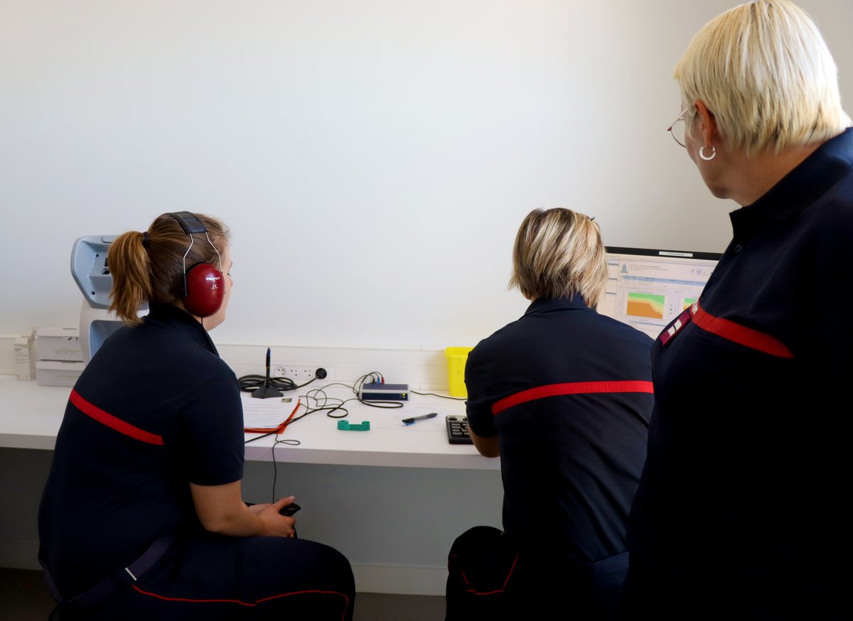 SDIS_10's tweet photo. Lundi 4⃣ infirmiers 🧑‍⚕️sapeurs-pompiers #ISP étaient en formation initiale au cabinet médical à #Troyes pour réaliser les visites médicales d'aptitude recrutement, maintien en activité, de reprise des personnels...
Au programme : théorie, réglementations, réalisation des examens https://t.co/desxkaOuav