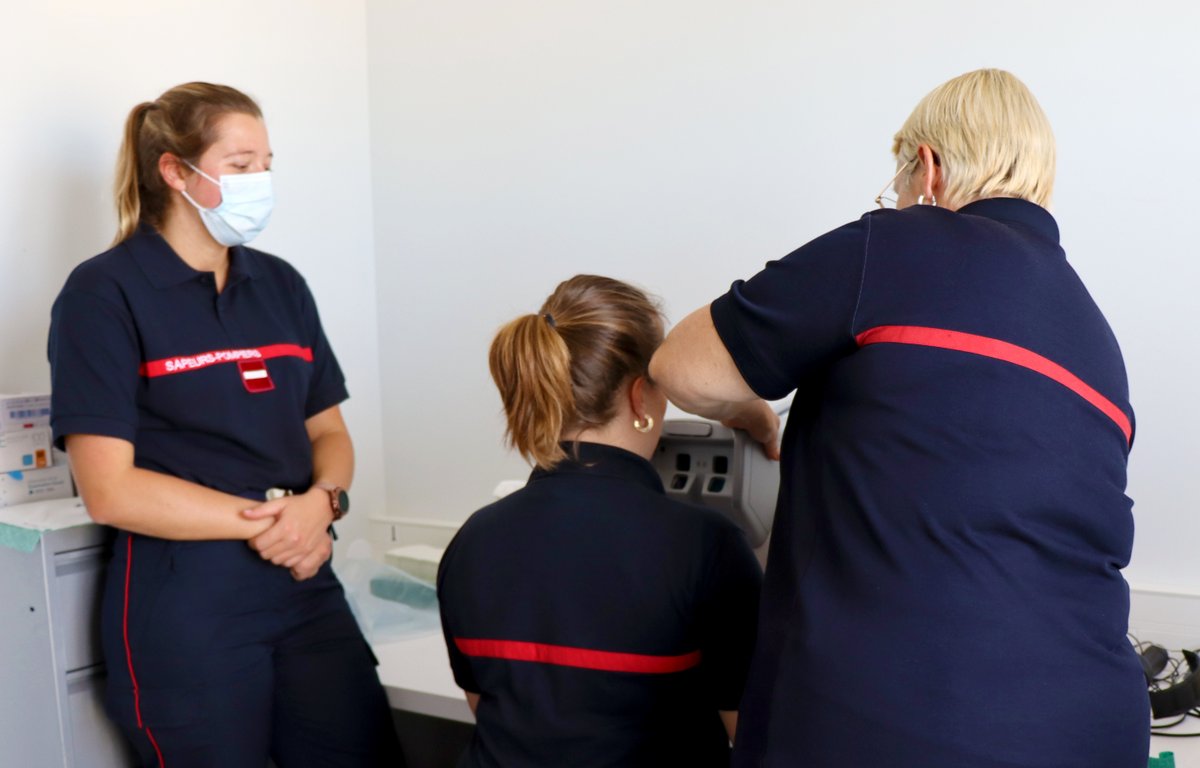 SDIS_10's tweet photo. Lundi 4⃣ infirmiers 🧑‍⚕️sapeurs-pompiers #ISP étaient en formation initiale au cabinet médical à #Troyes pour réaliser les visites médicales d'aptitude recrutement, maintien en activité, de reprise des personnels...
Au programme : théorie, réglementations, réalisation des examens https://t.co/desxkaOuav
