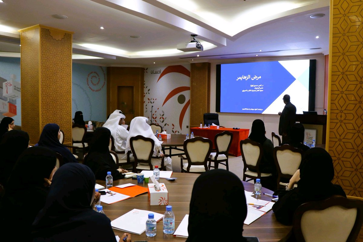 QBRIOfficial's tweet photo. بالتعاون مع مركز تمكين ورعاية كبار السن (إحسان) تحدث الدكتور ناصر الزاوية عن مرض الزهايمر في محاضرة حضرها طاقم  المركز وطلاب جامعة قطر المركز

Collaborating with @ehsan_org, Dr. Nasser Zawia addressed #AlzheimerDisease in a lecture attended by Ehsan staff &amp; @QatarUniversity stud. https://t.co/mvEHWUleR6