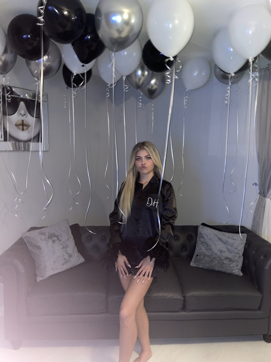 Happy 18th Birthday to the 1 who changed our life’s forever 18 years of loving you have the best day darci 🥂🍾💜🥳 xxx
