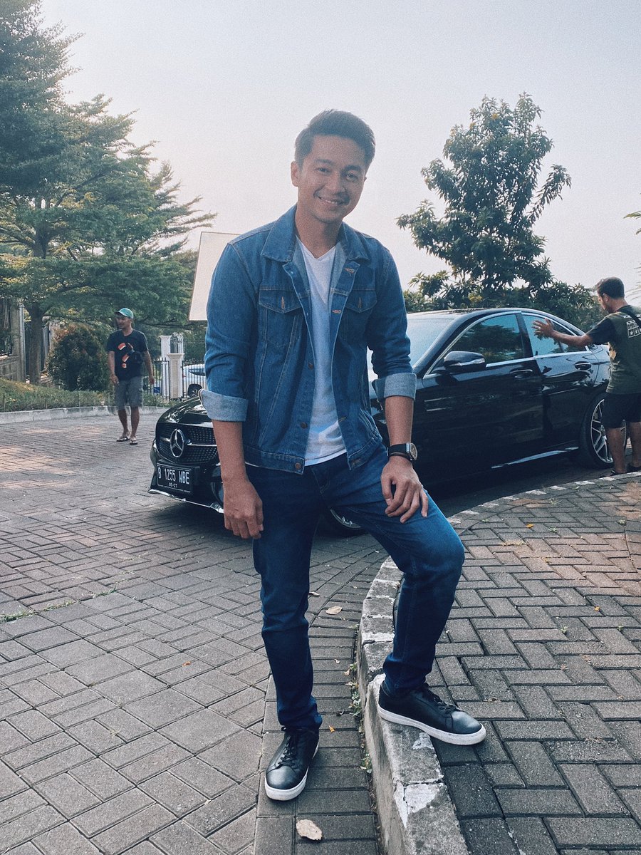 DevaMahenra's tweet image. Terima kasih teman-teman atas sambutan hangat dan respons yang melekat selama di Ikatan Cinta. Doakan dan dukung mereka yang masih ada dan berjuang, ya. Layaknya kehidupan; mari bergerak, mari beranjak. Nikmati yang baik, abaikan yang pelik. Ingat, ini sekadar hiburan.

Sal Pamit