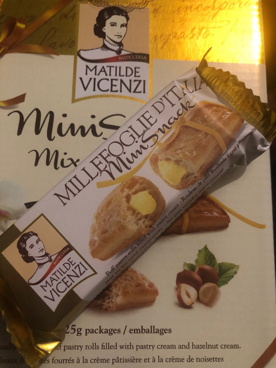 manamiuehara1's tweet photo. コストコで
うっかり購入
イタリアのおやつ
マティルデ ヴィセンチの
ミニスナック
ミニ?でもなく
けっこう食べ応えのある大きさよ
画像はカスタードクリーム
ヘーゼルナッツクリームもあるのよ
#MATILDEVICENZI https://t.co/kixYXAx3KQ